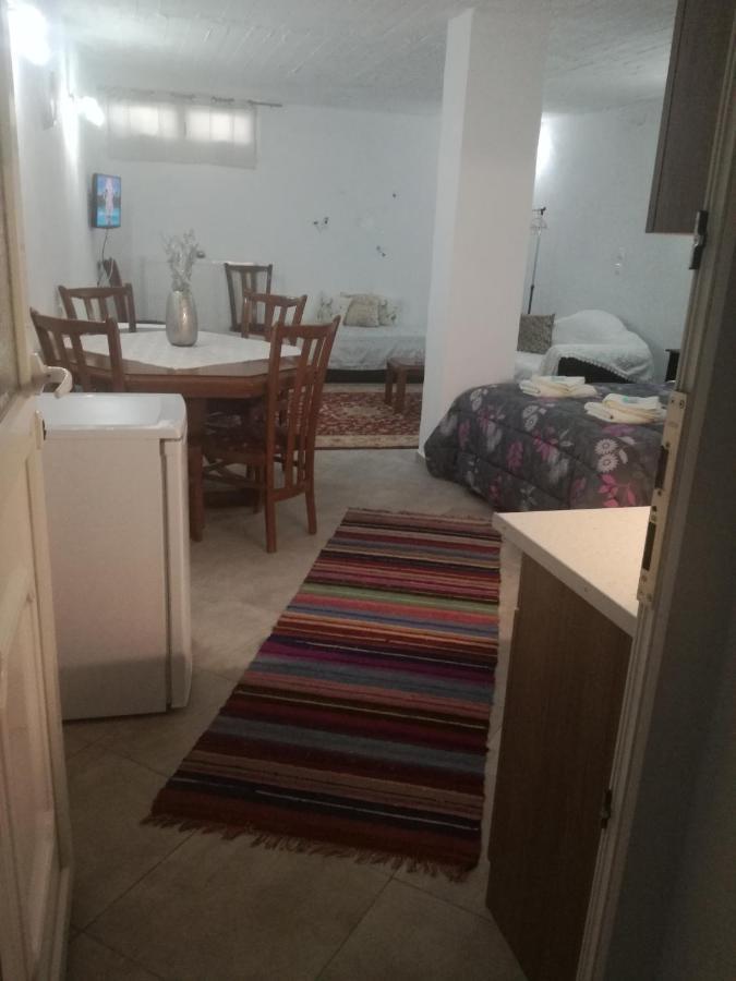 Maria'S Cozy Basement Studio ! Volos Eksteriør bilde
